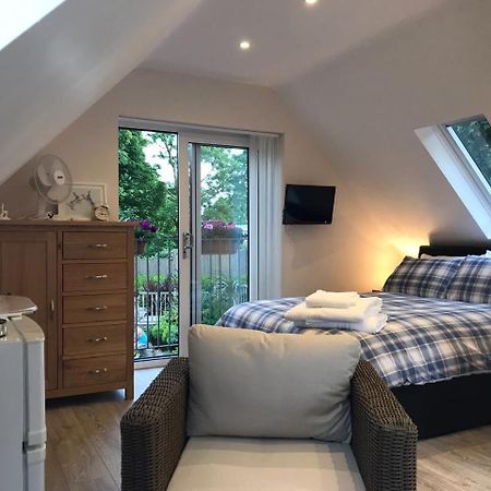 더글러스 The Firs - Englefield Studio B&B 외부 사진