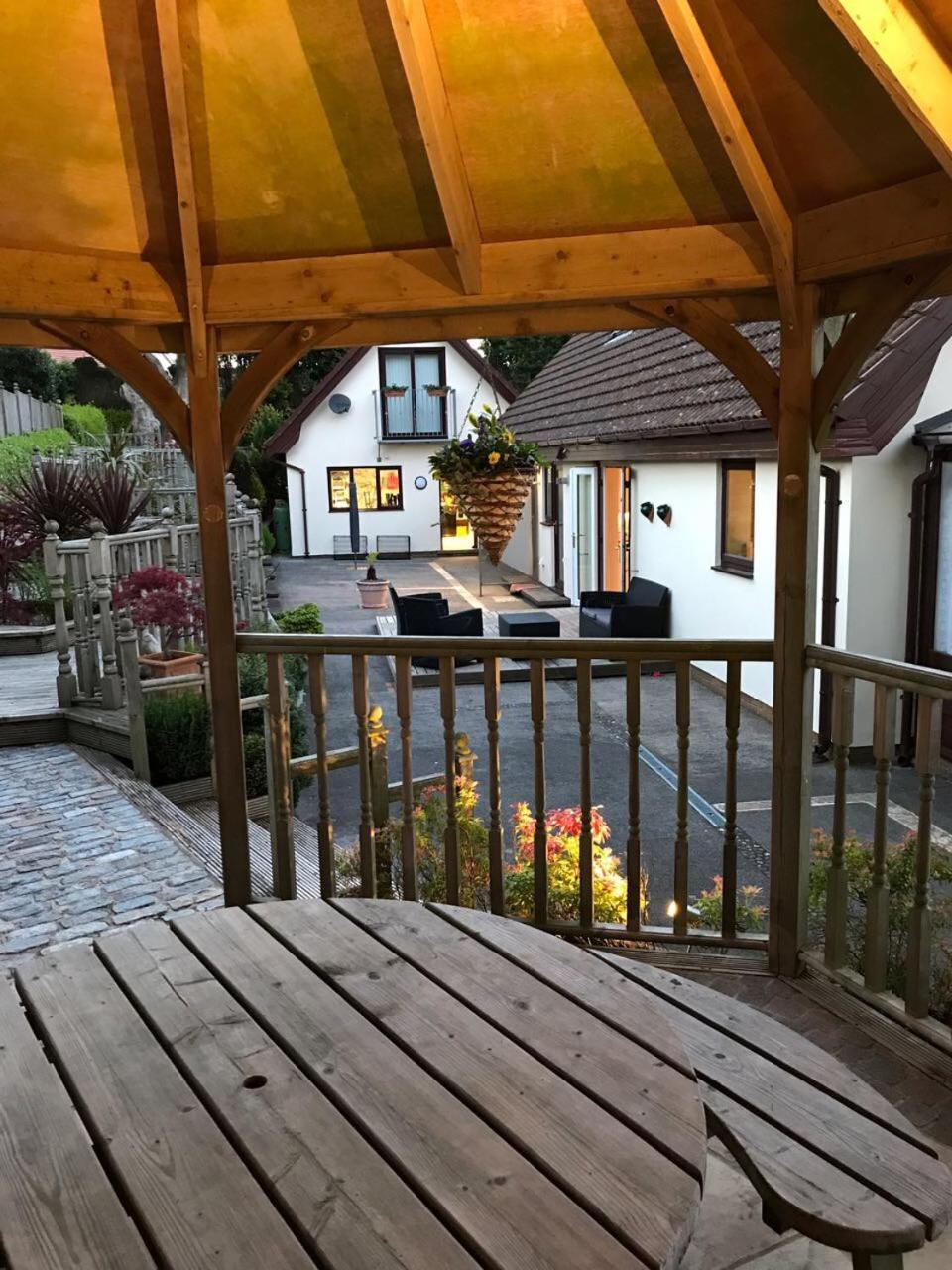 더글러스 The Firs - Englefield Studio B&B 외부 사진