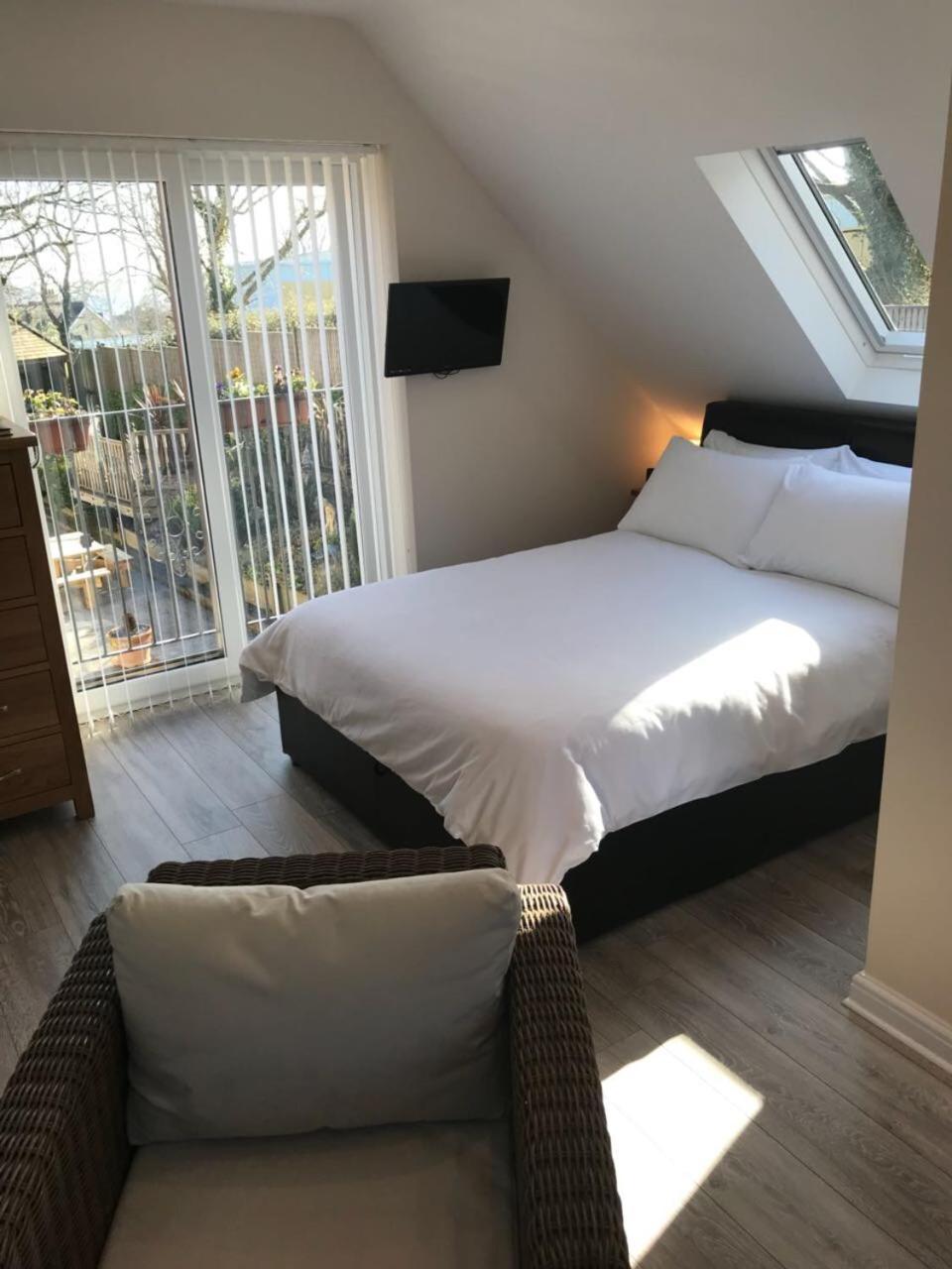 더글러스 The Firs - Englefield Studio B&B 외부 사진